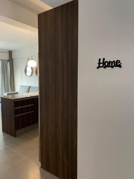 Apartamento Lovely 2 Bedroom Pool Front