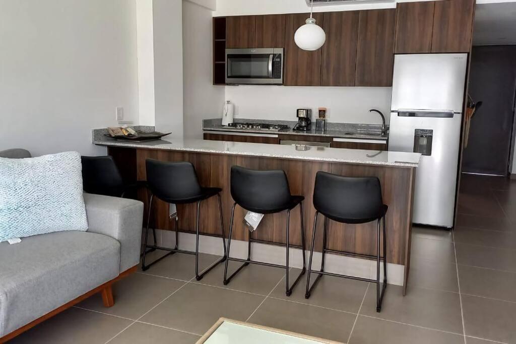 Lovely 2 Bedroom Pool Front Apartamento