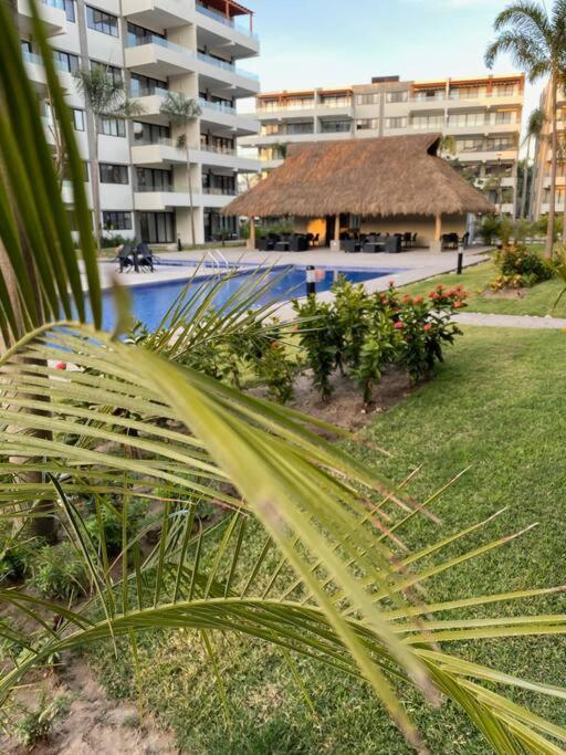 Lovely 2 Bedroom Pool Front Apartamento *
