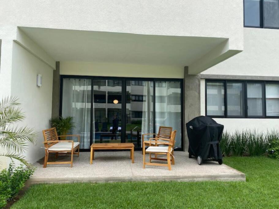 Apartamento Lovely 2 Bedroom Pool Front *