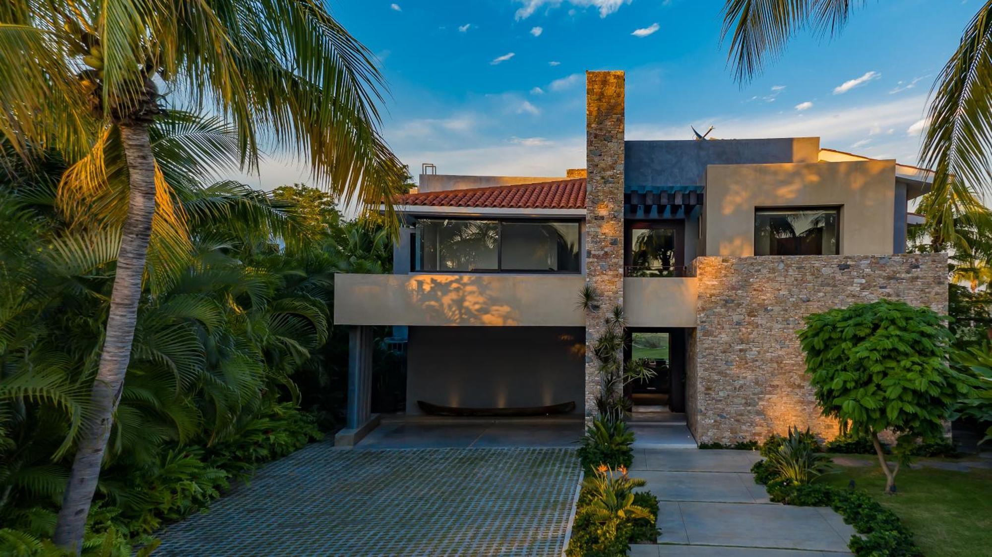 View House In El Tigre Golf Club Near The