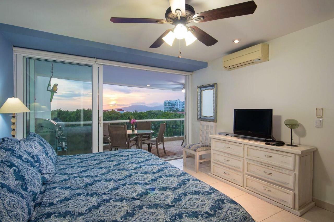Breathtaking Magna Beachfront Condo, 3 Bedrooms Sleeps 6 Nuevo Vallarta