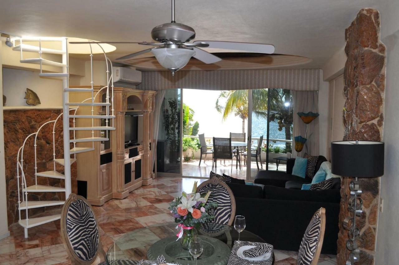 Quinta Del Mar Oceanfront Condo- Penthouse With Roof Top Patio Сasa de vacaciones *