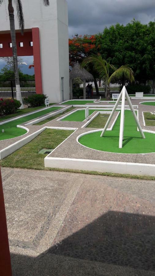 Pelicanos, *
